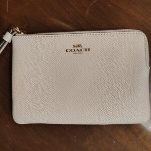 Authentic Coach wristlet (nwot)
